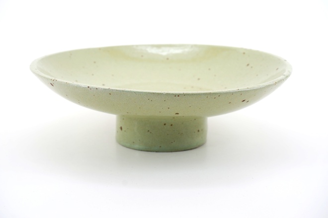 Schaaltje op voet gespikkeld kleur Matcha green 17.5cm